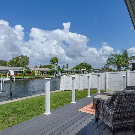 Updated Waterfront Condo In Apollo Beach 1572